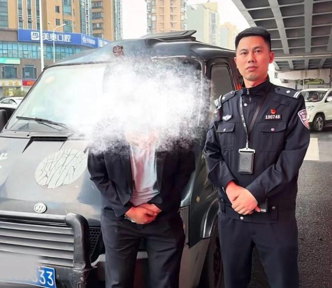 运钞车高架上加塞别车司机已找到 涉事双方均已道歉