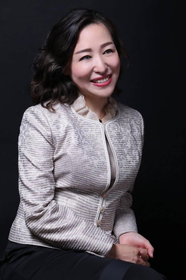 线下配资官网 不是综艺导师，却是华语乐坛隐形推手：白丽萍教授三十年不发脾气的琴房育人史